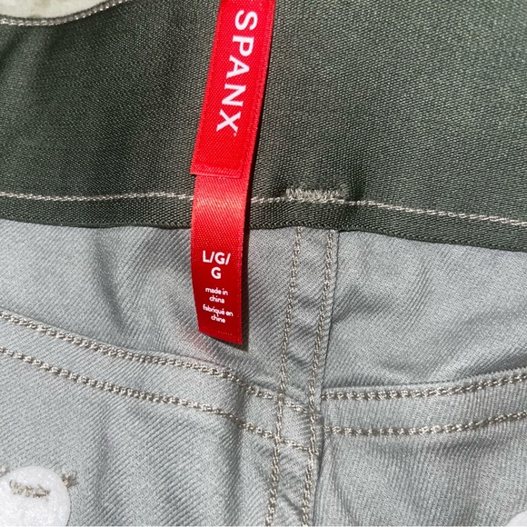 SPANX 6-inch Stretch Twill Shorts Stone Washed Green Camo Sz Large - Picture 6 of 9